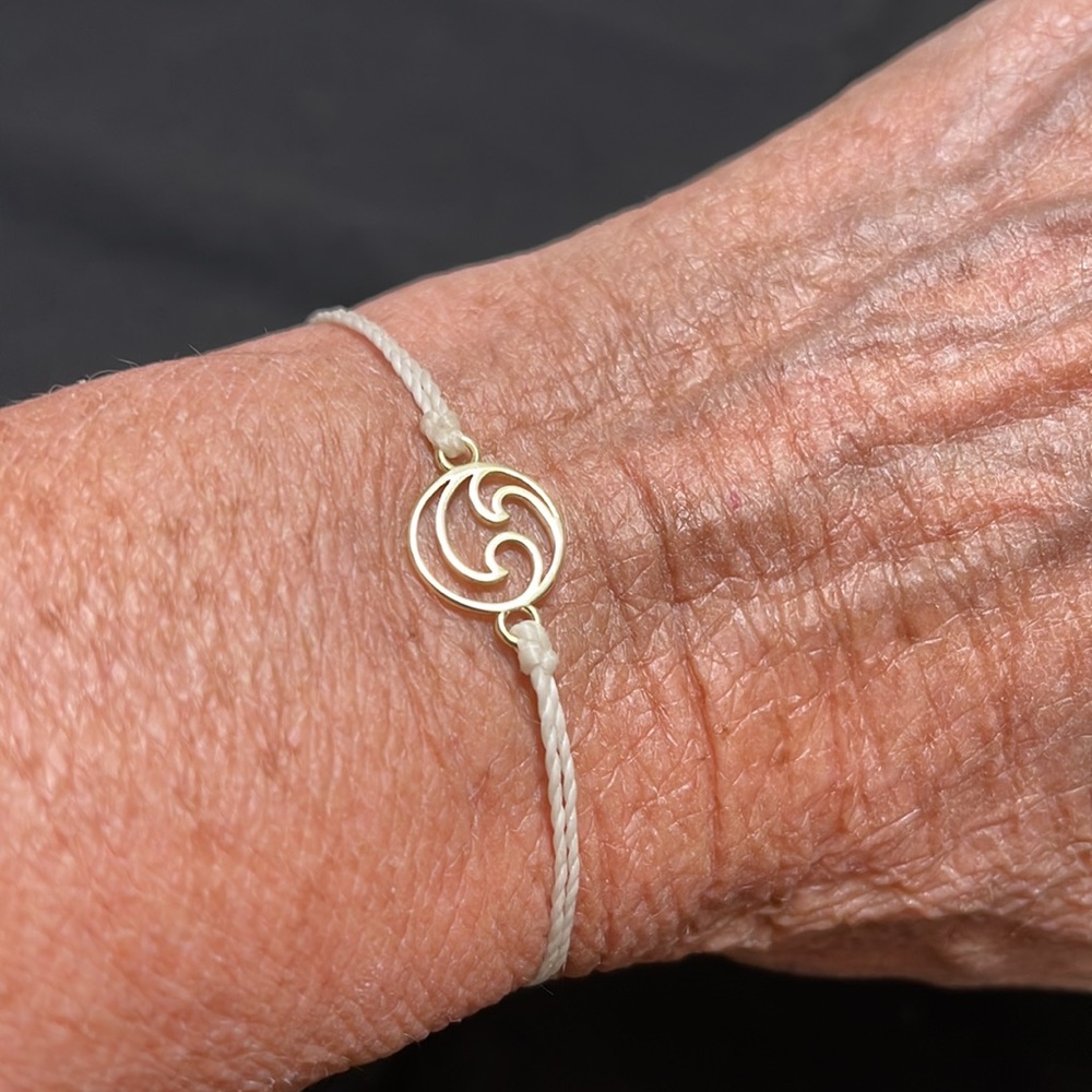 PURA VIDA ENAMEL WAVE WHITE CHARM & LOGO ON A TURQUOISE 4 STRAND WAXED BRACELET